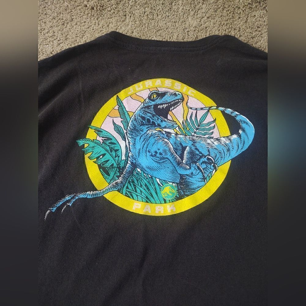 Jurassic World/ Jurassic Park Raptor Retro T-shirt Size XL PRE-OWNED